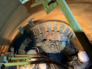 写真２　M2347-1推進施工状況（推進機通過到達）